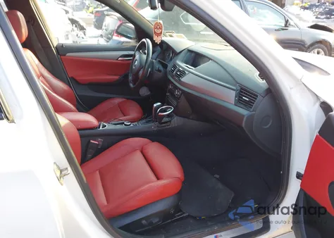 2013 BMW X1 xDrive35I z USA, uszkodzony, nr VIN WBAVM5C57DVV89147